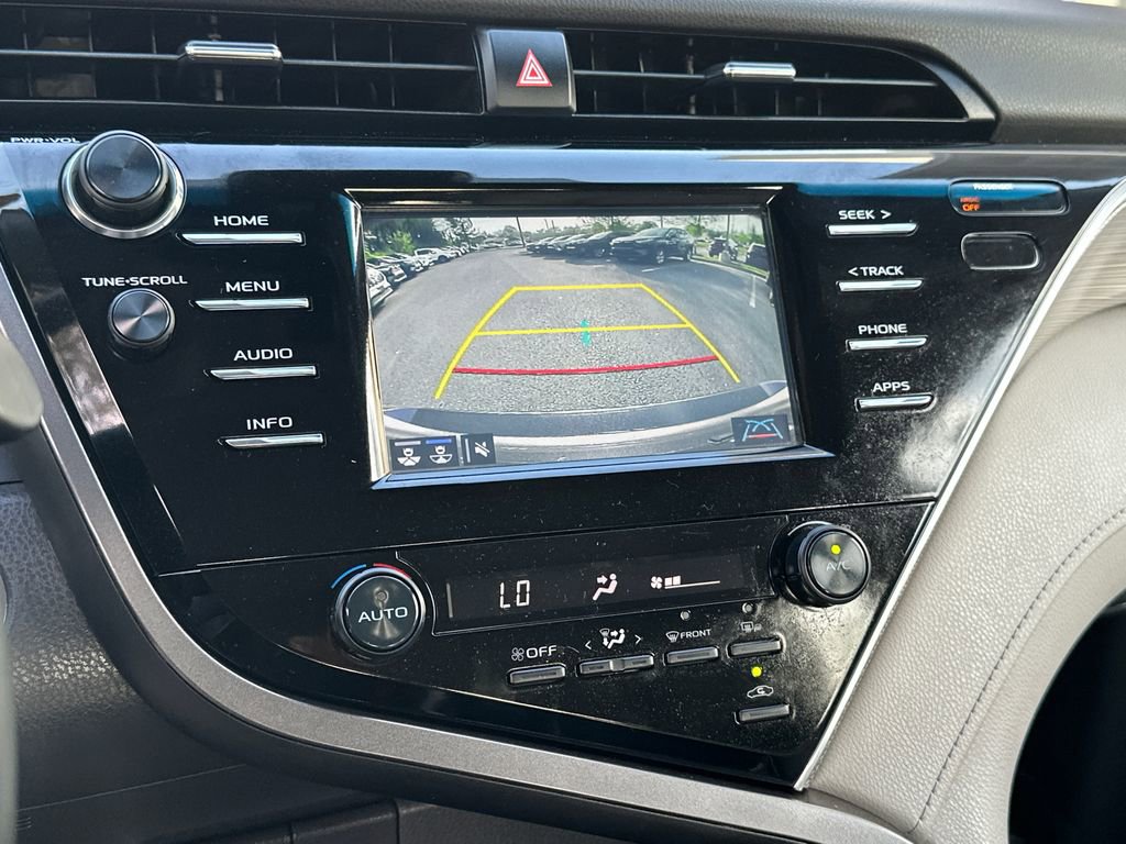Used 2018 Toyota Camry SE w/ Moonroof Package FWD image 26