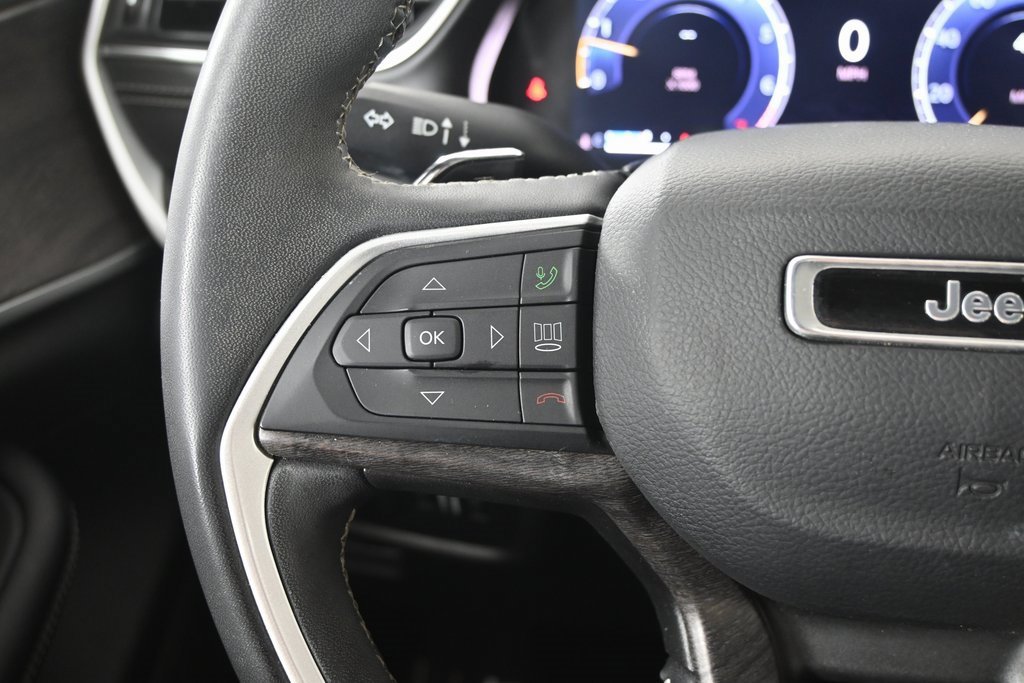 Used 2023 Jeep Grand Cherokee Limited w/ Black Appearance Package image 36