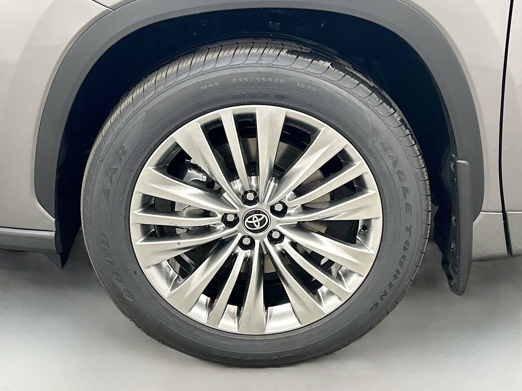 New 2026 Toyota Highlander Platinum AWD/4WD image 8