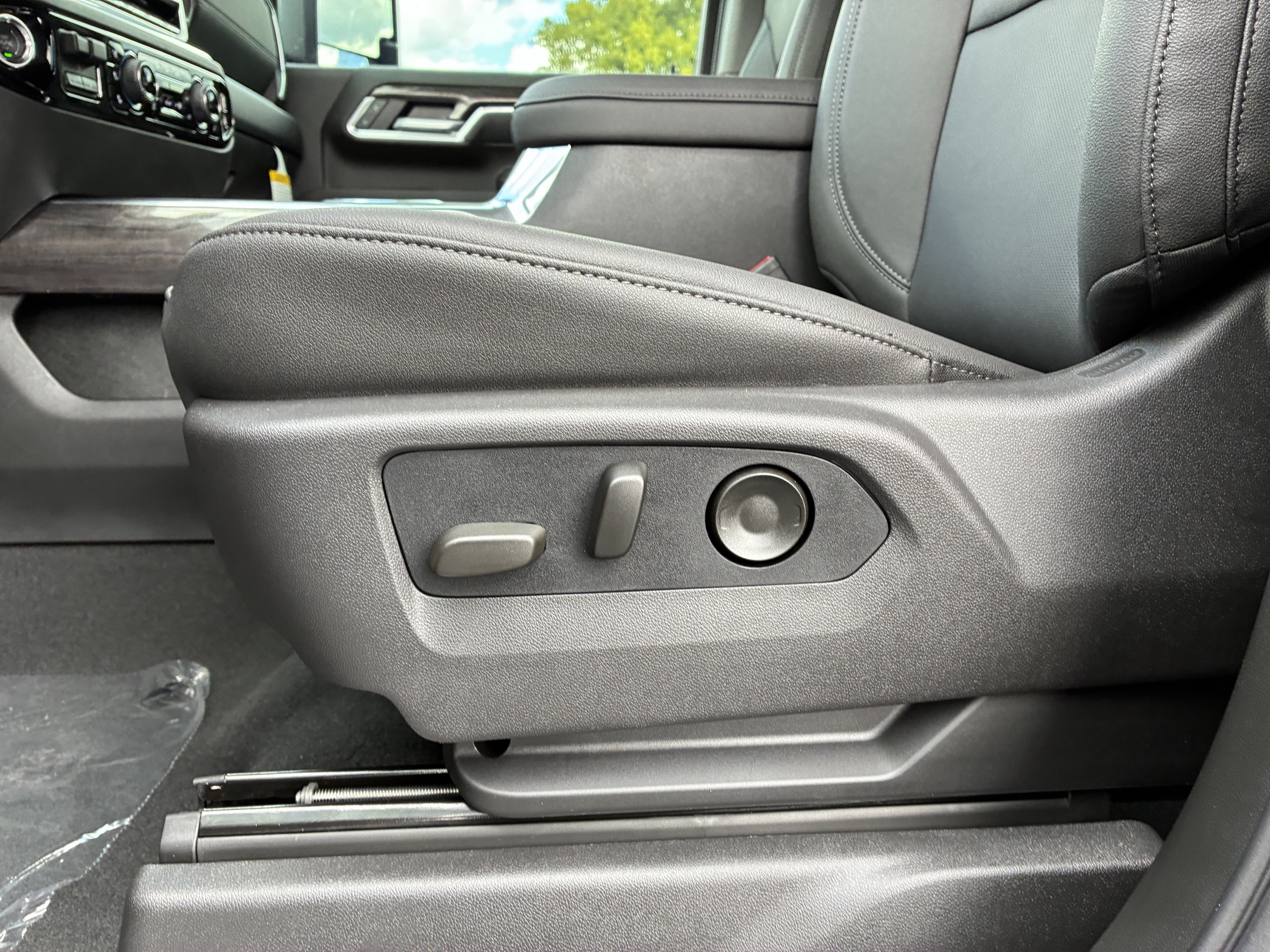 New 2026 Chevrolet Silverado 3500 LTZ w/ LTZ Plus Package AWD/4WD image 27