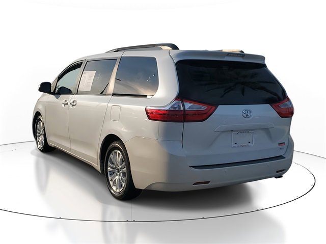 Used 2016 Toyota Sienna XLE Premium image 3