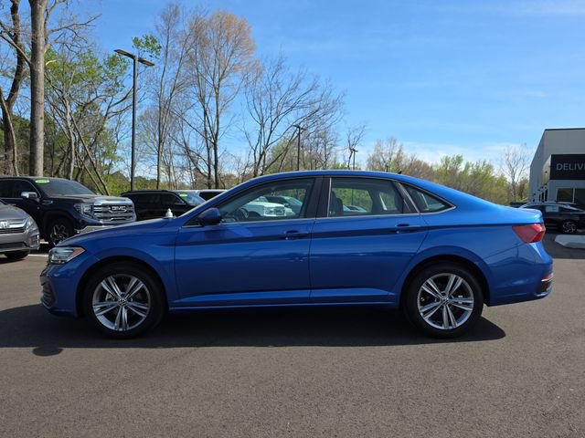 Used 2024 Volkswagen Jetta SE image 2