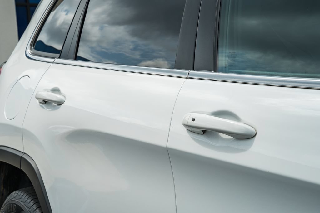 Used 2019 Jeep Cherokee Limited AWD/4WD image 17