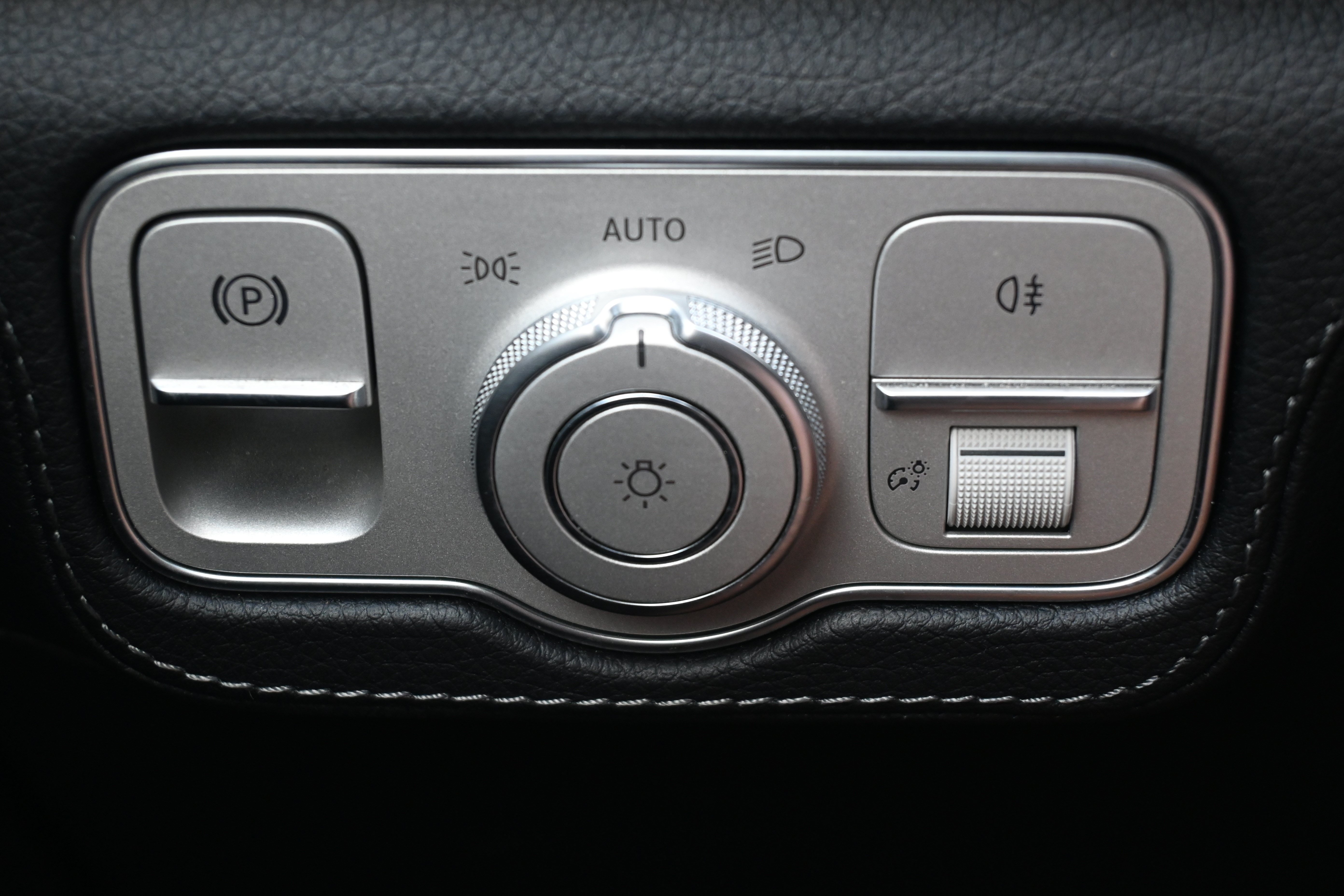 Used 2024 Mercedes-Benz GLE 350 4MATIC w/ AMG Line Exterior image 30
