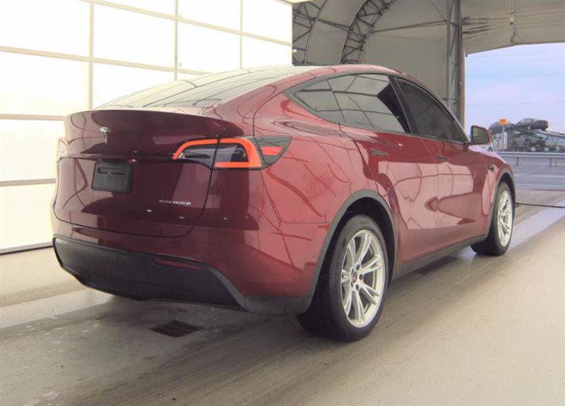 Used 2024 Tesla Model Y Long Range AWD/4WD image 5