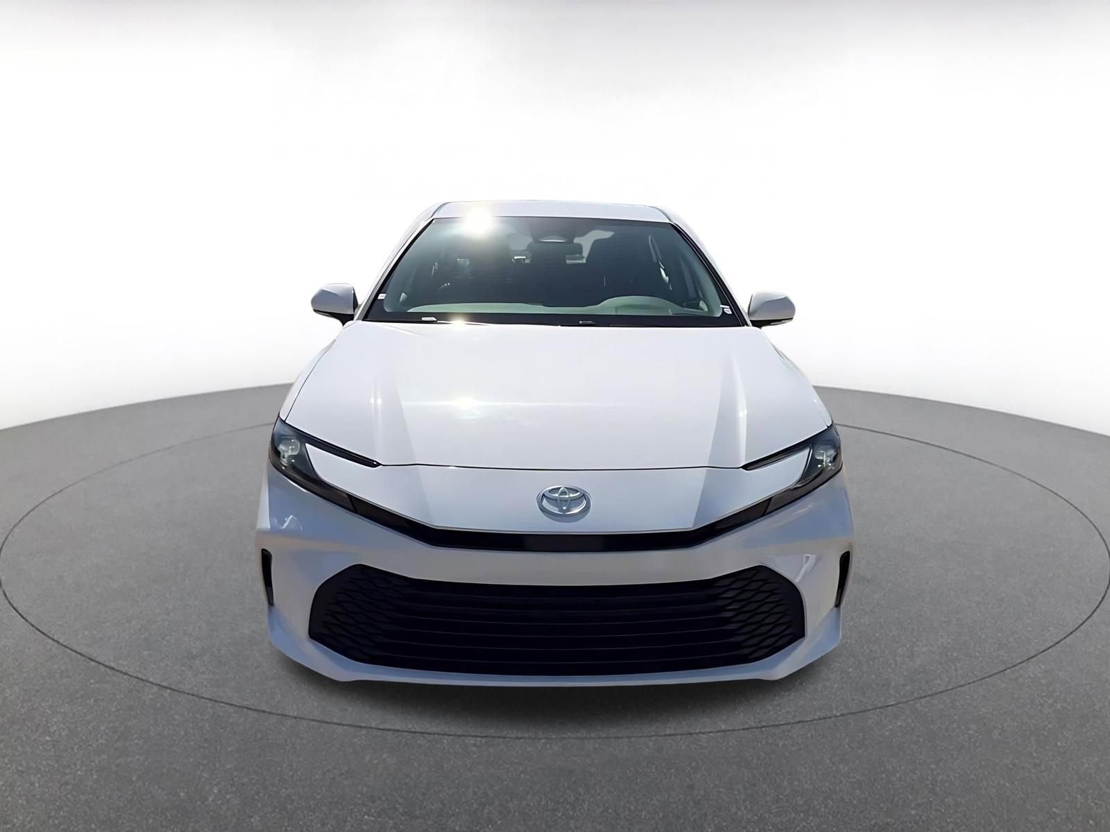 Used 2025 Toyota Camry LE FWD image 4
