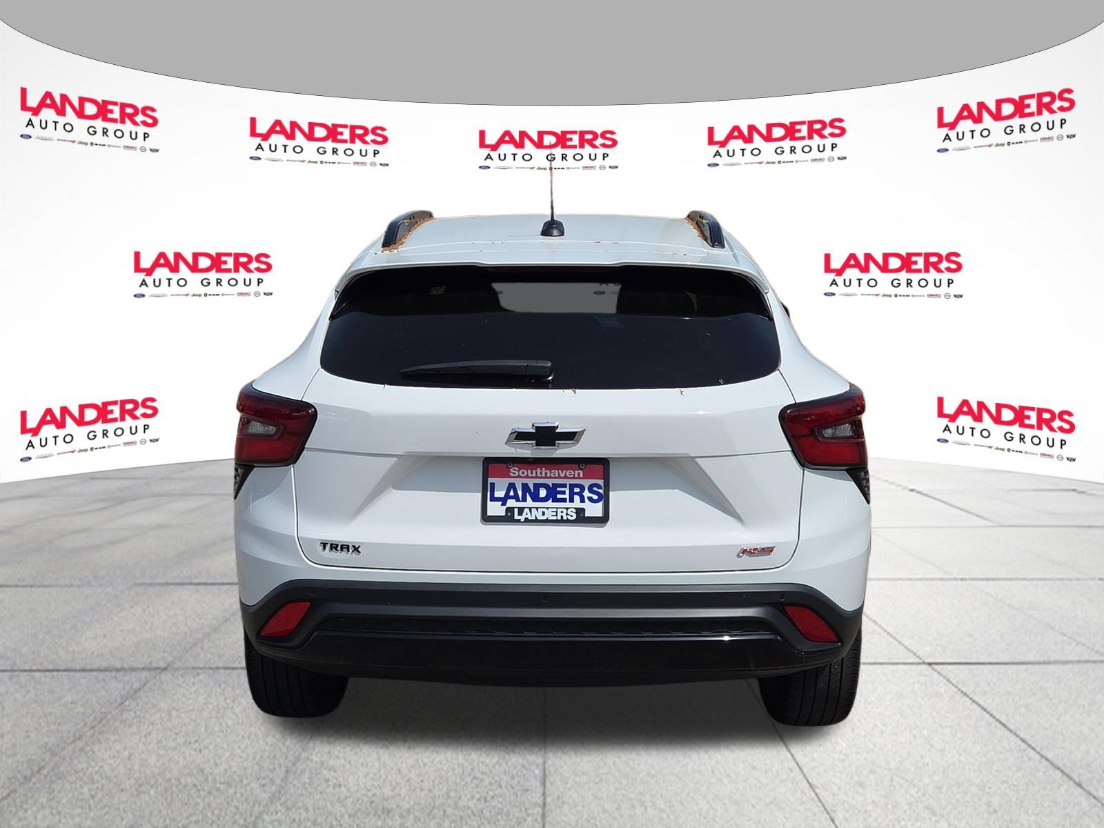 Used 2024 Chevrolet Trax RS w/ Sunroof Package FWD image 4