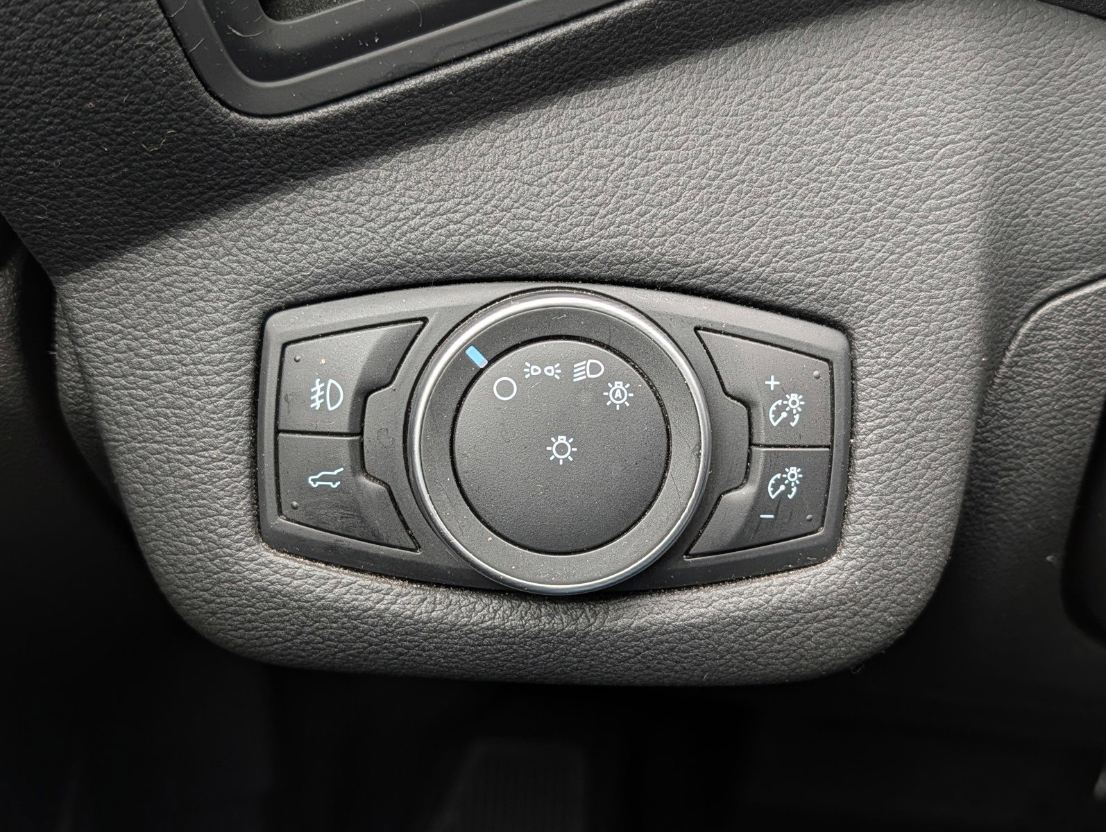 Used 2018 Ford Escape SE w/ Ford Safe & Smart Package image 27