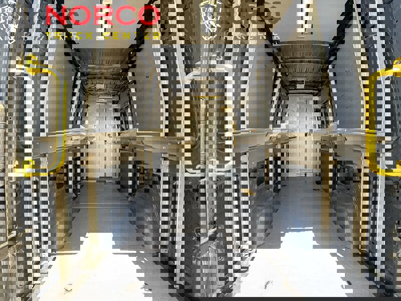 Used 2018 Mercedes-Benz Sprinter 2500 image 12