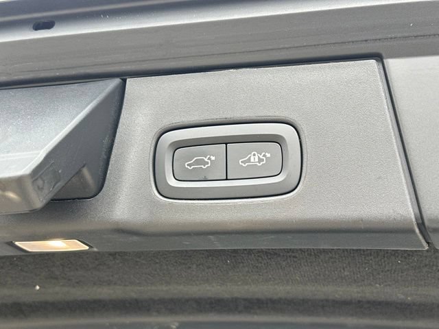 Certified 2025 Volvo V90 B6 Cross Country Plus AWD/4WD image 35