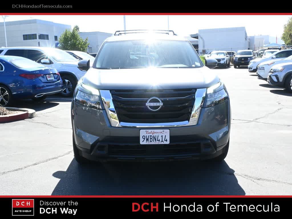 Used 2025 Nissan Pathfinder SV FWD image 2
