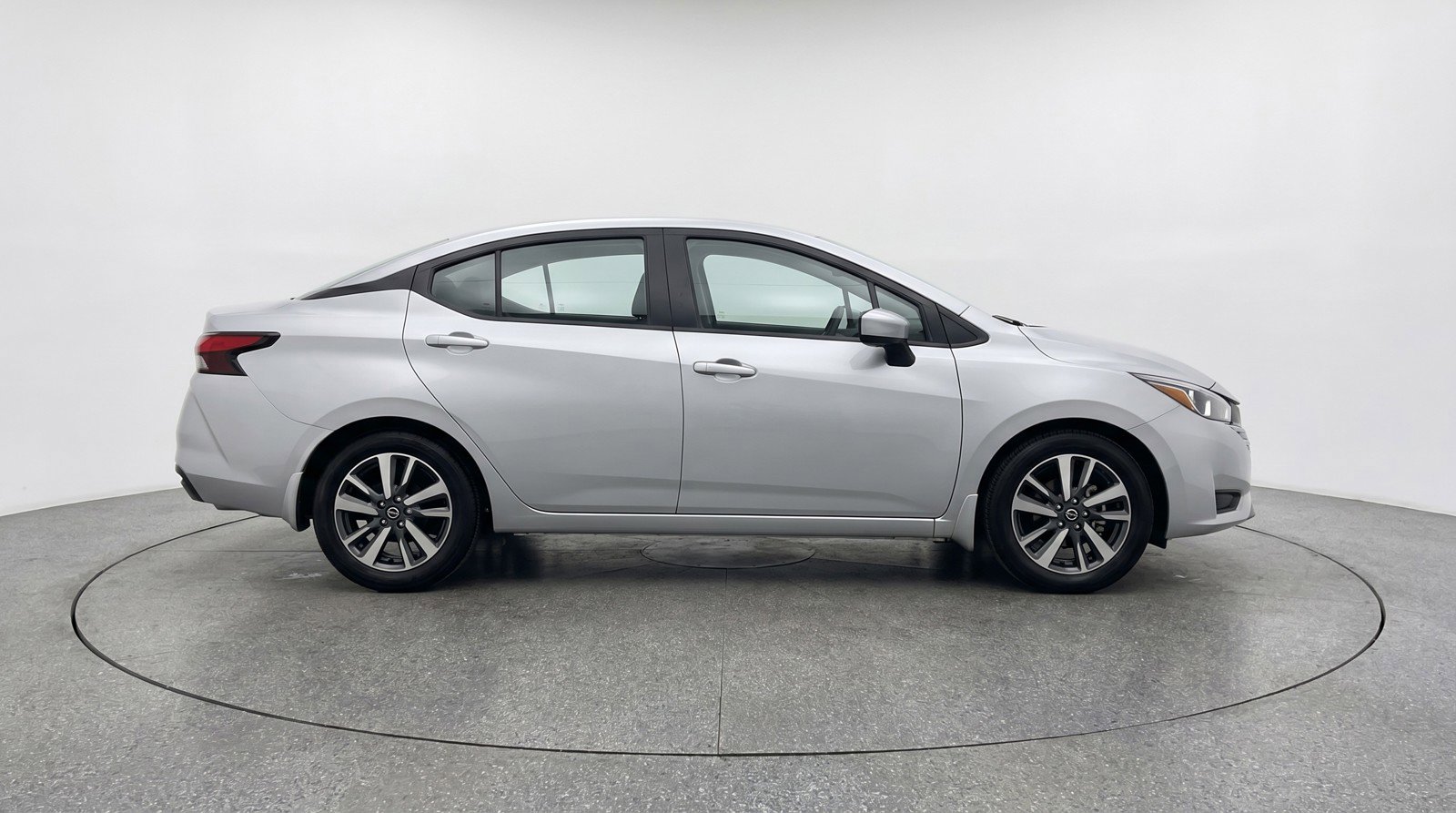 Used 2025 Nissan Versa SV image 11