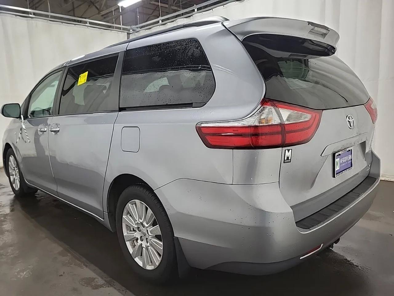 Used 2017 Toyota Sienna XLE AWD/4WD image 2
