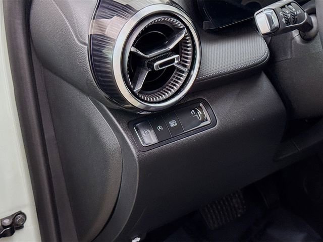 Used 2025 Chevrolet Equinox LT w/ Safety and Technology Package image 11