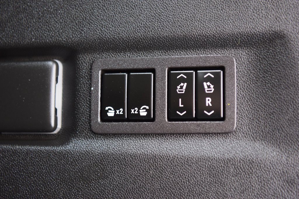 Used 2024 Chevrolet Suburban High Country image 23