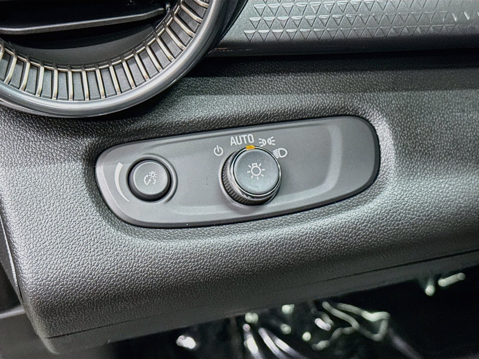 New 2026 Chevrolet Trax ACTIV w/ Sunroof Package FWD image 11