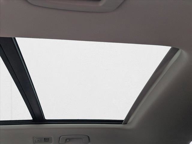 New 2025 Volkswagen Taos SE image 18