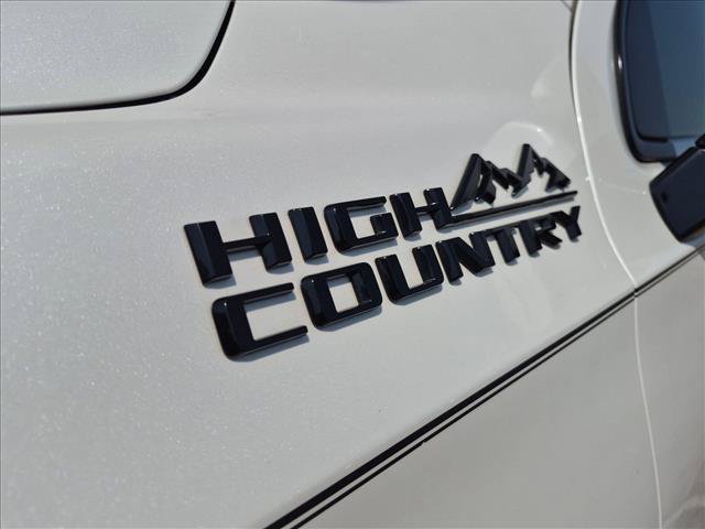 Used 2021 Chevrolet Suburban High Country w/ Premium Package AWD/4WD image 30