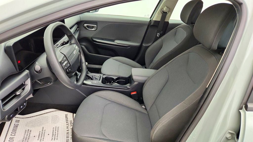 Used 2025 Kia K4 FWD image 19