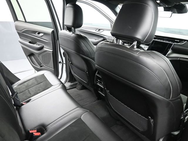 Used 2025 Jeep Grand Cherokee Altitude image 21