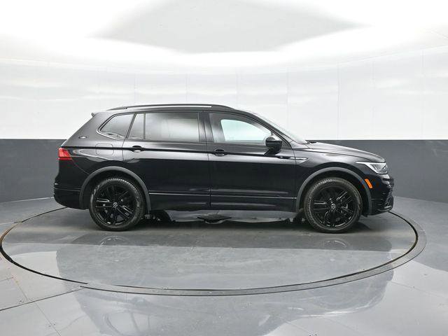 Used 2022 Volkswagen Tiguan SE R-Line image 8