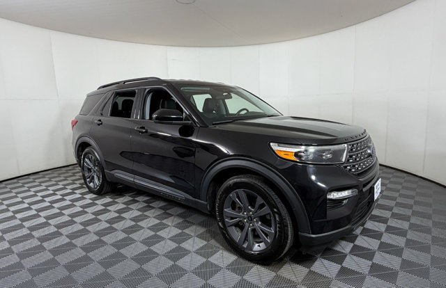 Used 2023 Ford Explorer XLT w/ Equipment Group 202A RWD image 1