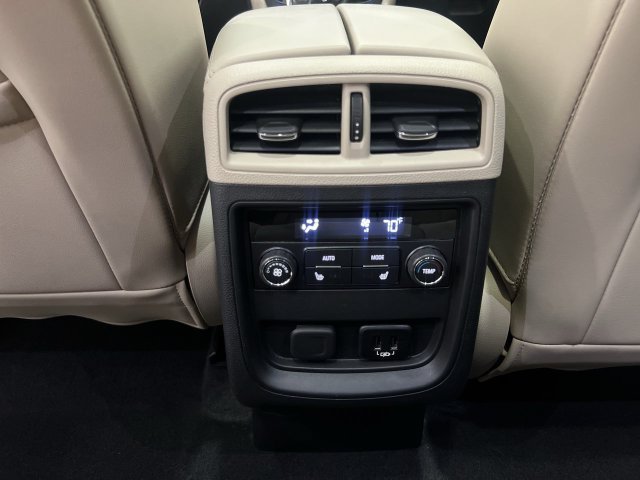 Certified 2017 Buick Envision Essence FWD image 21