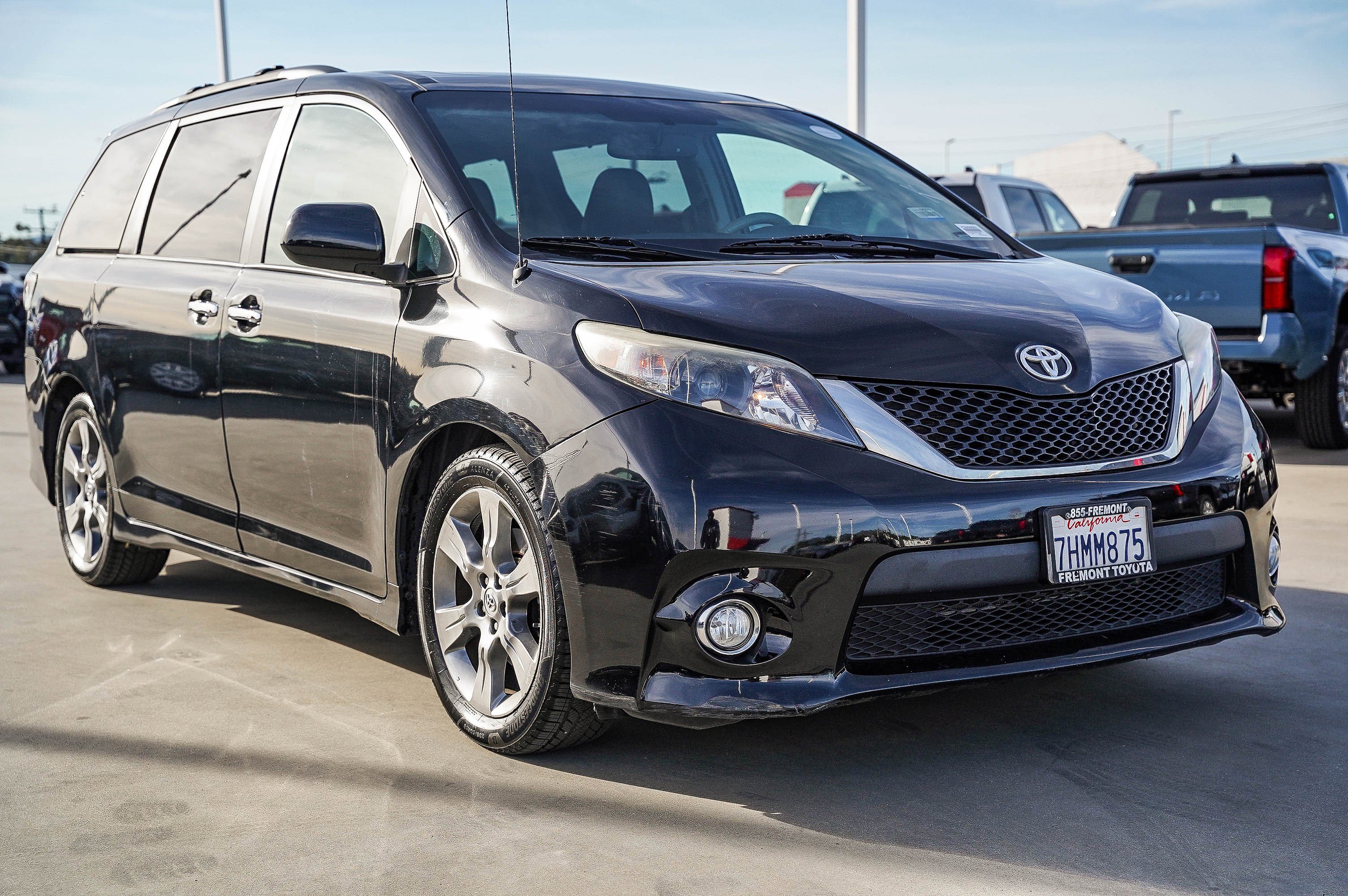Used 2014 Toyota Sienna SE image 3