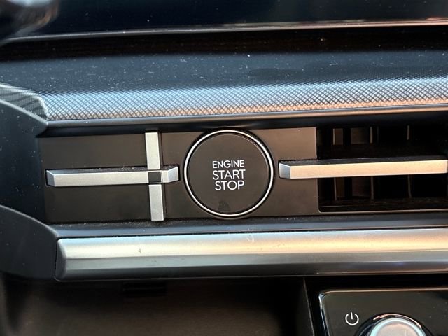 Used 2025 Hyundai Santa Fe SE image 17