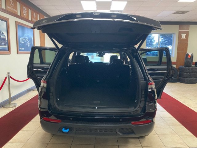 Used 2022 Jeep Grand Cherokee Trailhawk w/ Advanced Protech Group II AWD/4WD image 7