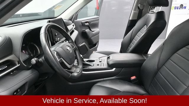 Used 2023 Toyota Highlander XLE AWD/4WD image 27