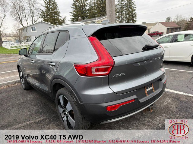 Used 2019 Volvo XC40 T5 Momentum image 4