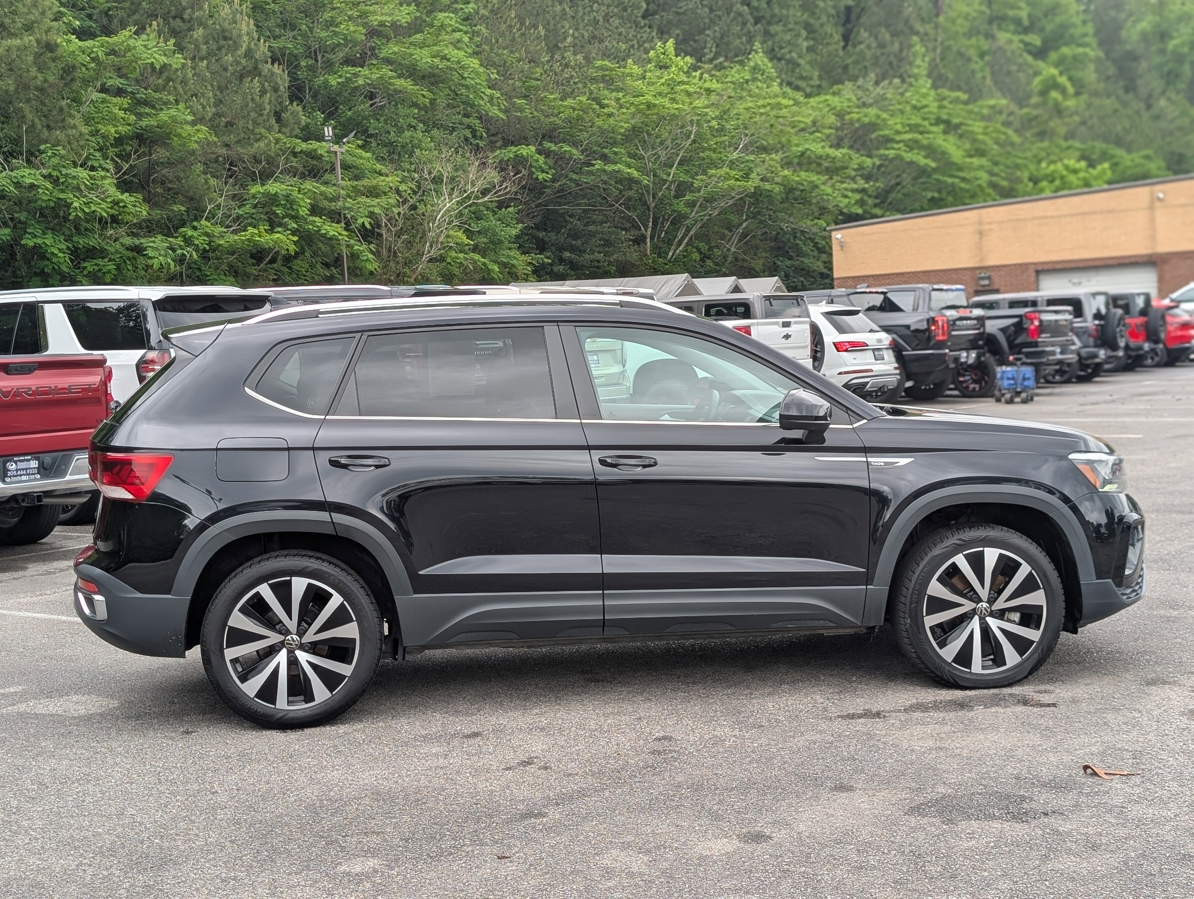 Used 2024 Volkswagen Taos SE FWD image 10