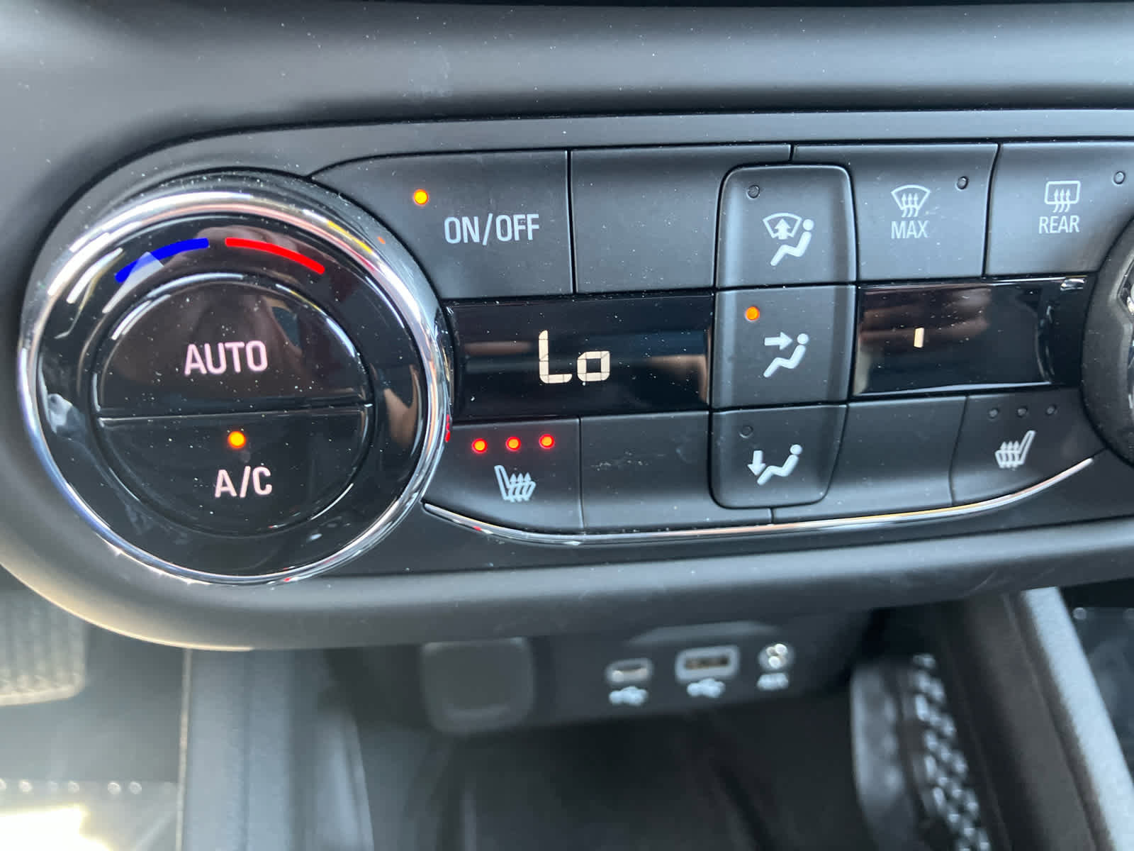 Used 2023 Chevrolet TrailBlazer RS w/ Sun and Liftgate Package image 16