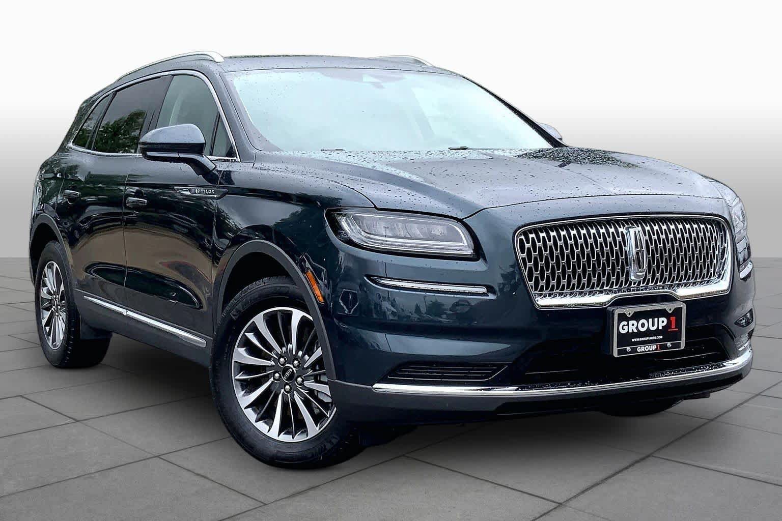 Used 2023 Lincoln Nautilus FWD w/ Premium Package image 3