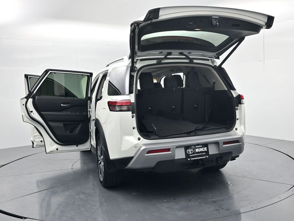 Used 2022 Nissan Pathfinder Platinum w/ Cargo Package image 76