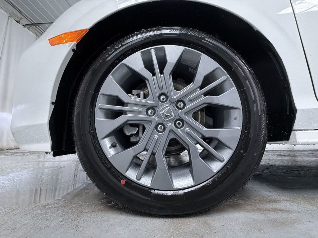 New 2026 Honda Odyssey Touring image 14