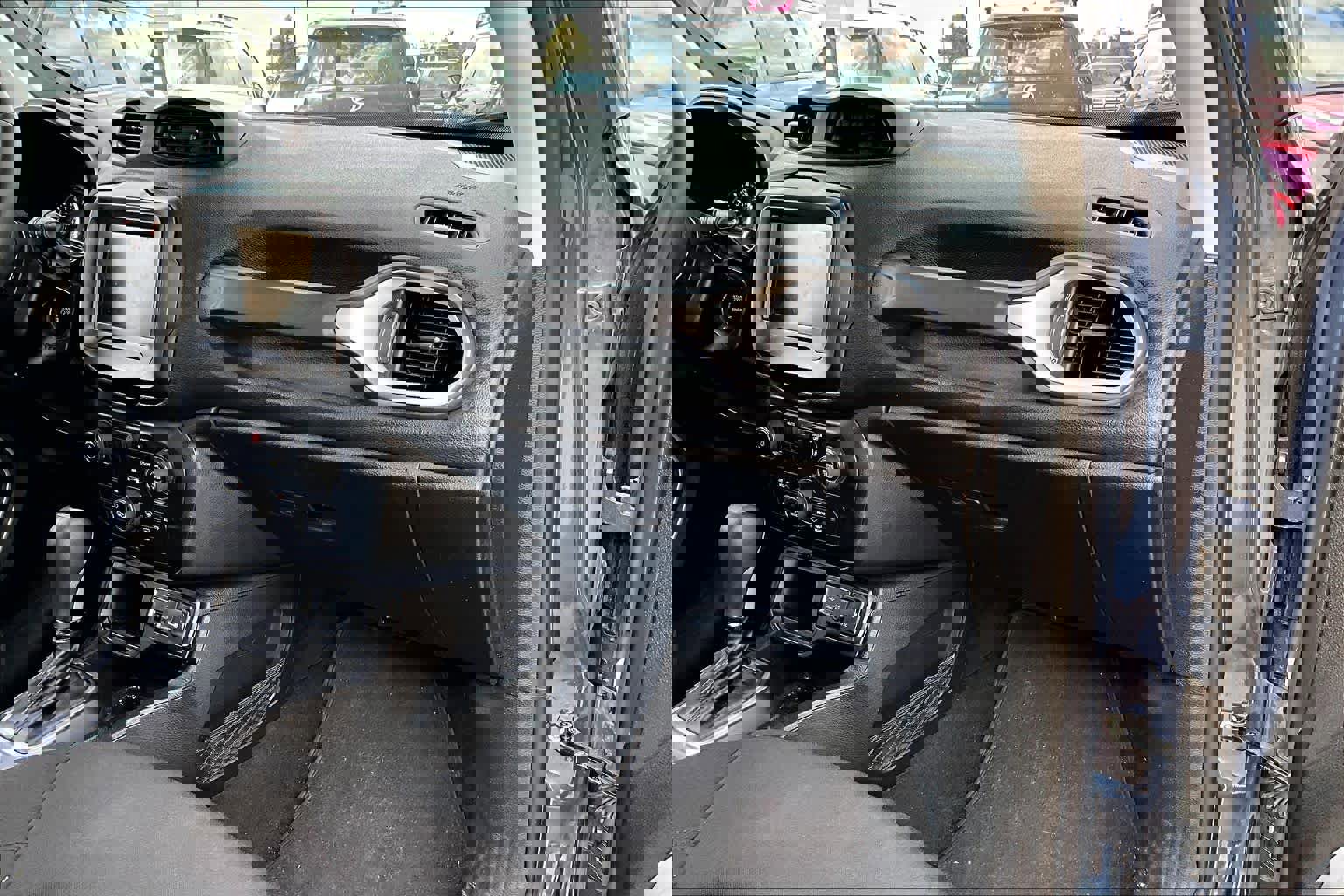 Used 2021 Jeep Renegade Latitude image 16