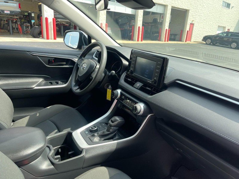 Used 2022 Toyota RAV4 LE AWD/4WD image 9