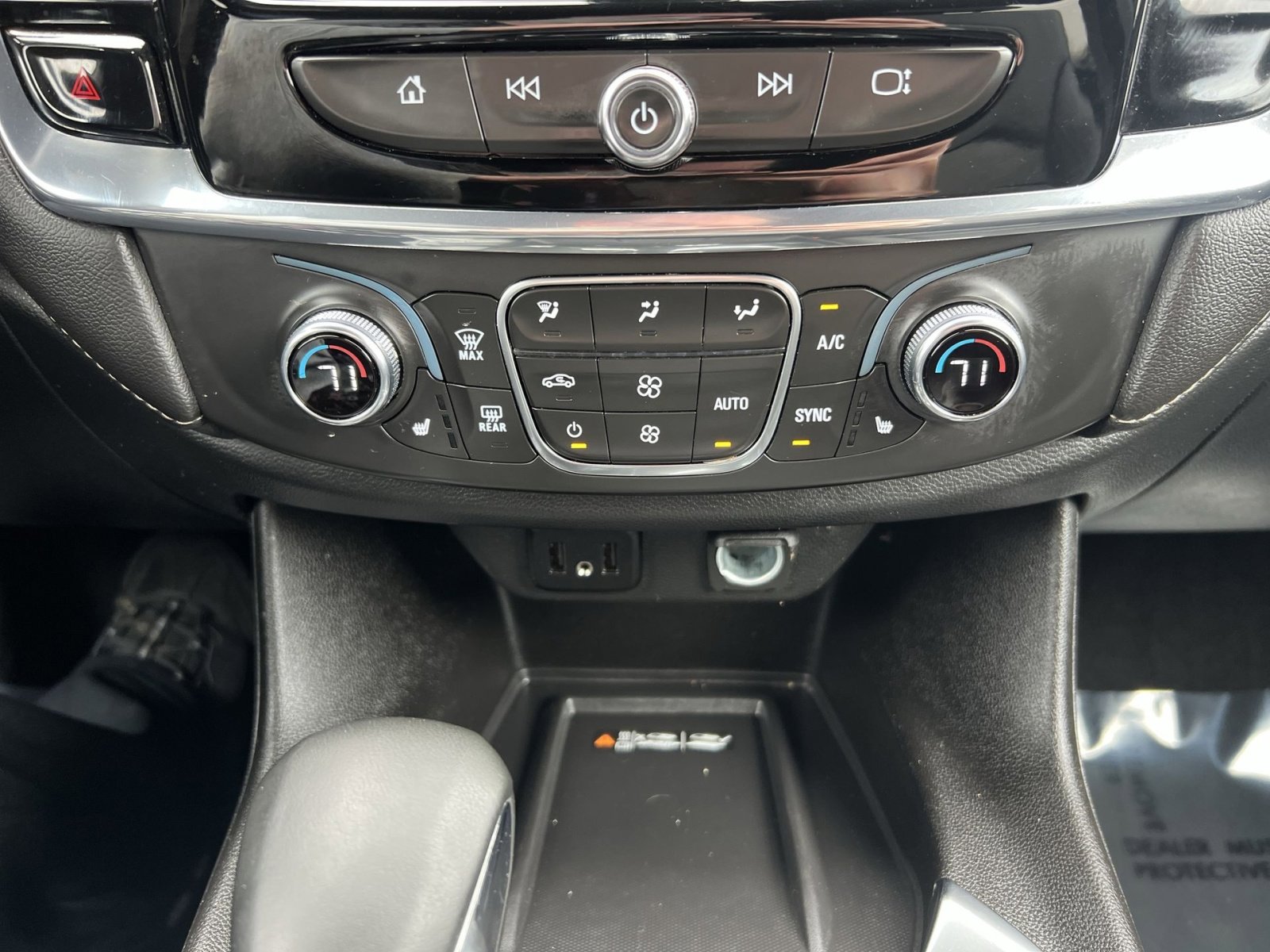 Used 2023 Chevrolet Traverse LT image 20