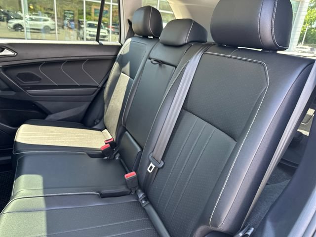 Certified 2023 Volkswagen Tiguan SE w/ Panoramic Sunroof Package AWD/4WD image 31