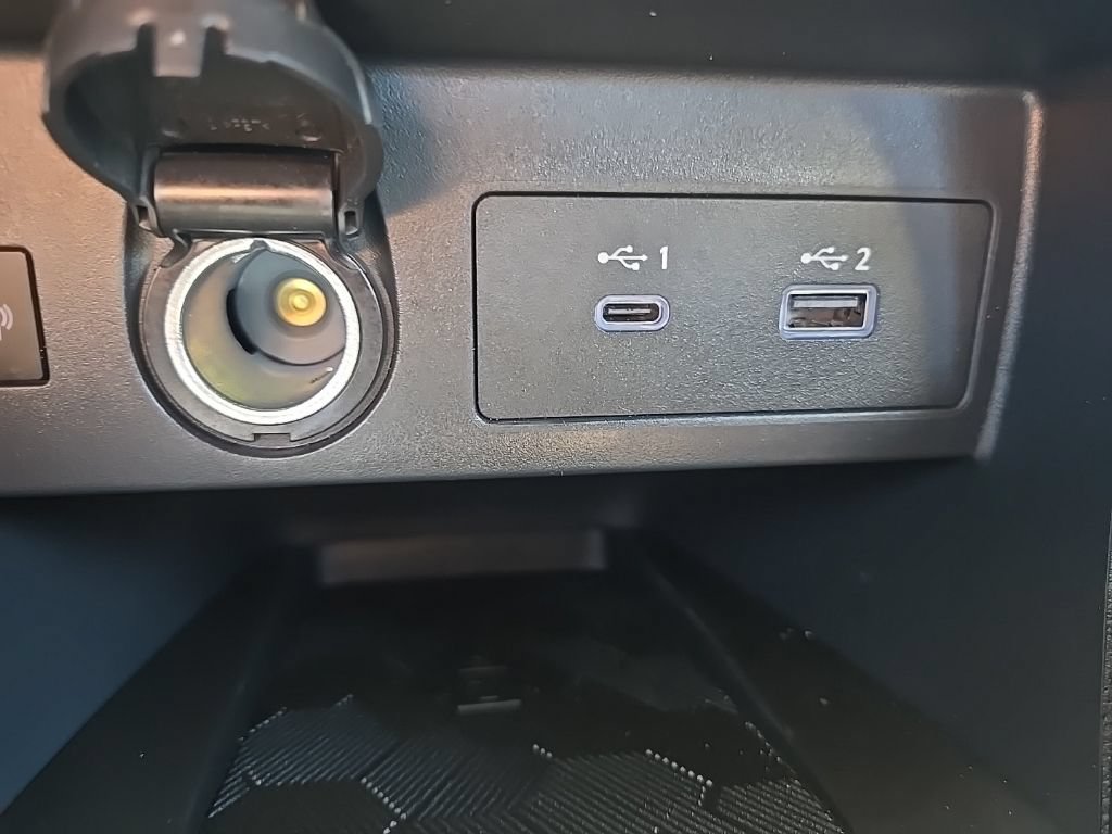 Used 2025 Nissan Versa SR w/ Trunk Package FWD image 20