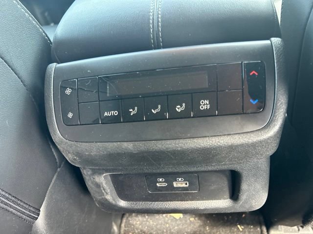 Used 2024 Nissan Pathfinder SL AWD/4WD image 17