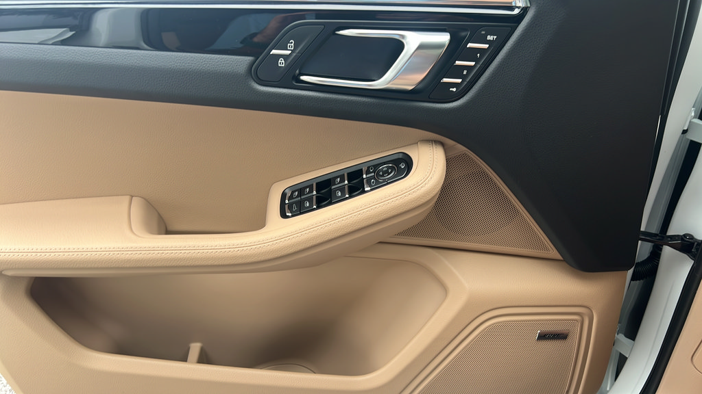 New 2026 Porsche Macan AWD/4WD image 23
