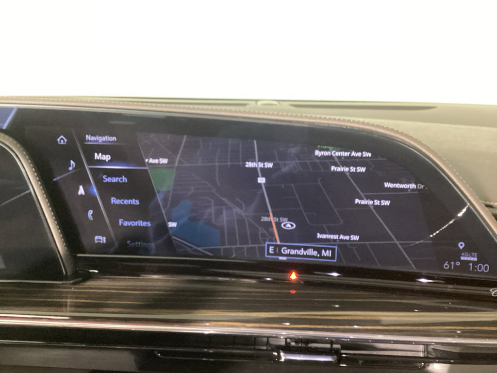 Used 2023 Cadillac Escalade Premium Luxury w/ Performance Package image 35