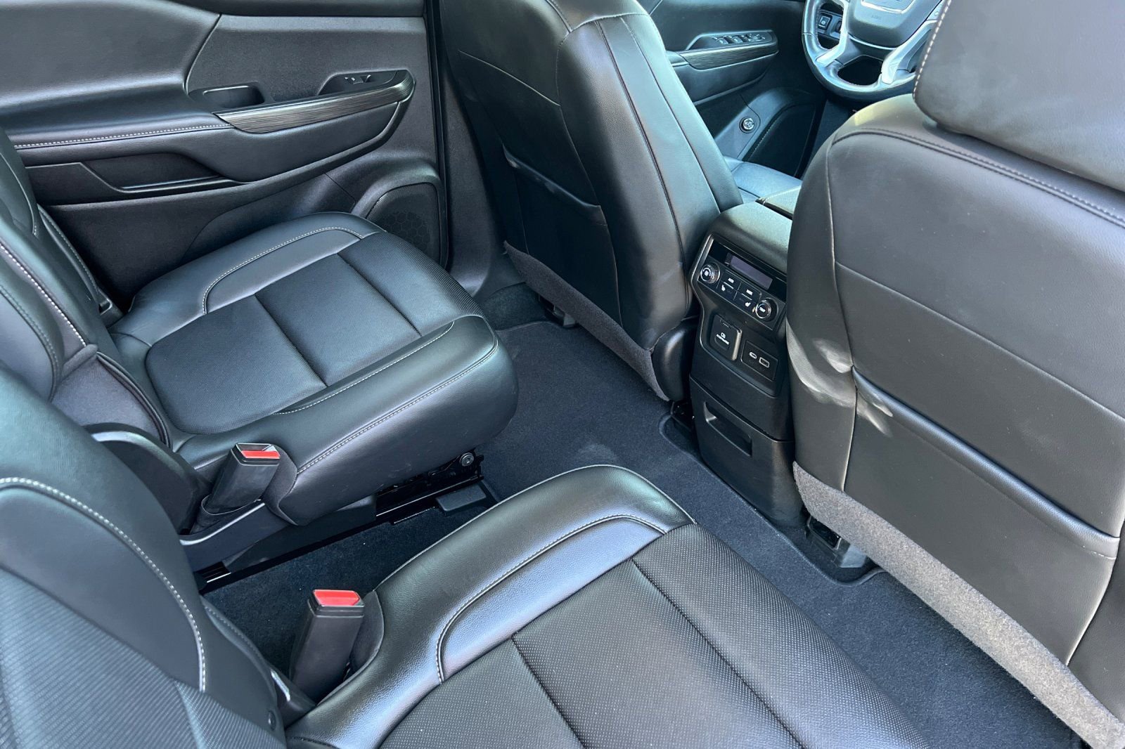 Used 2021 GMC Acadia SLT w/ Technology Package AWD/4WD image 18