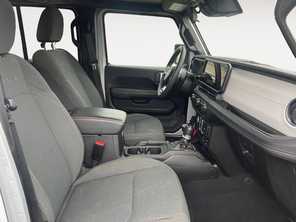 Used 2024 Jeep Wrangler Sahara image 15