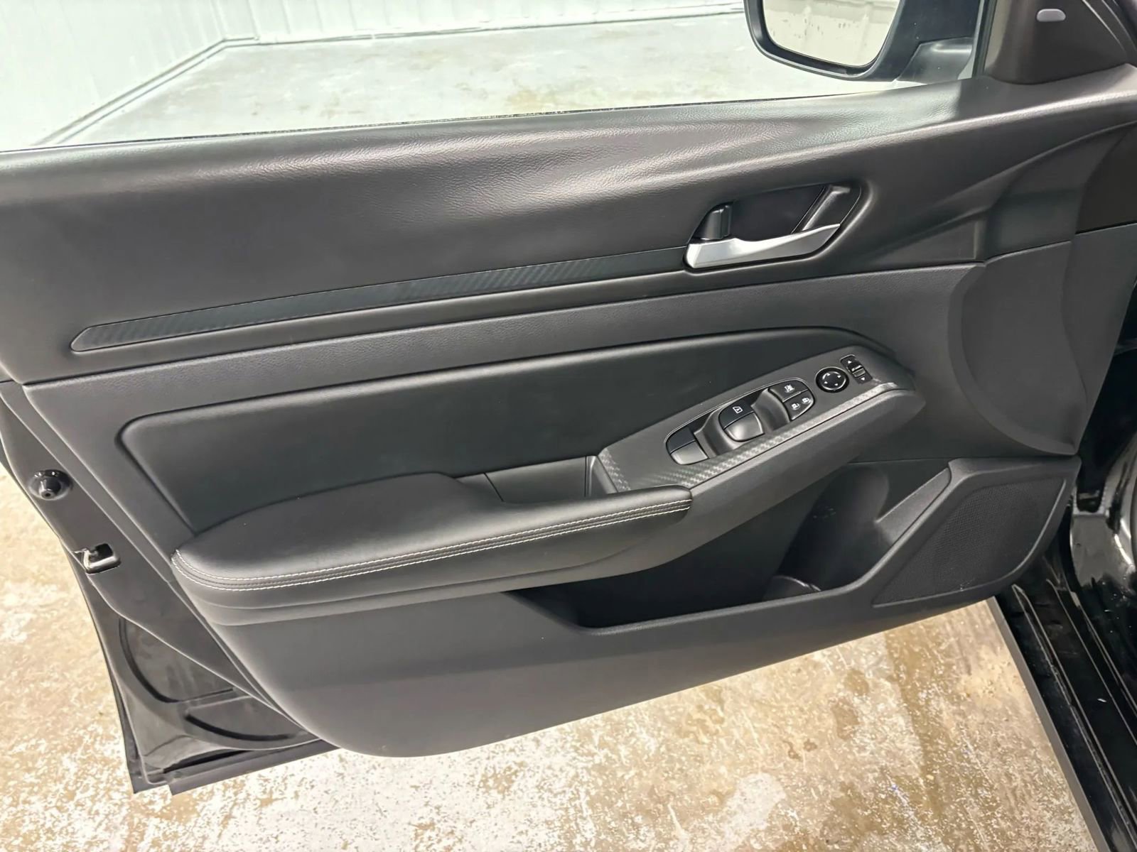 Used 2024 Nissan Altima 2.5 SV FWD image 38