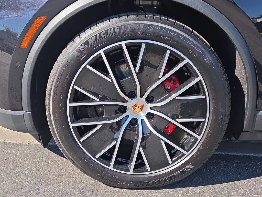 New 2025 Porsche Macan 4S Electric image 25