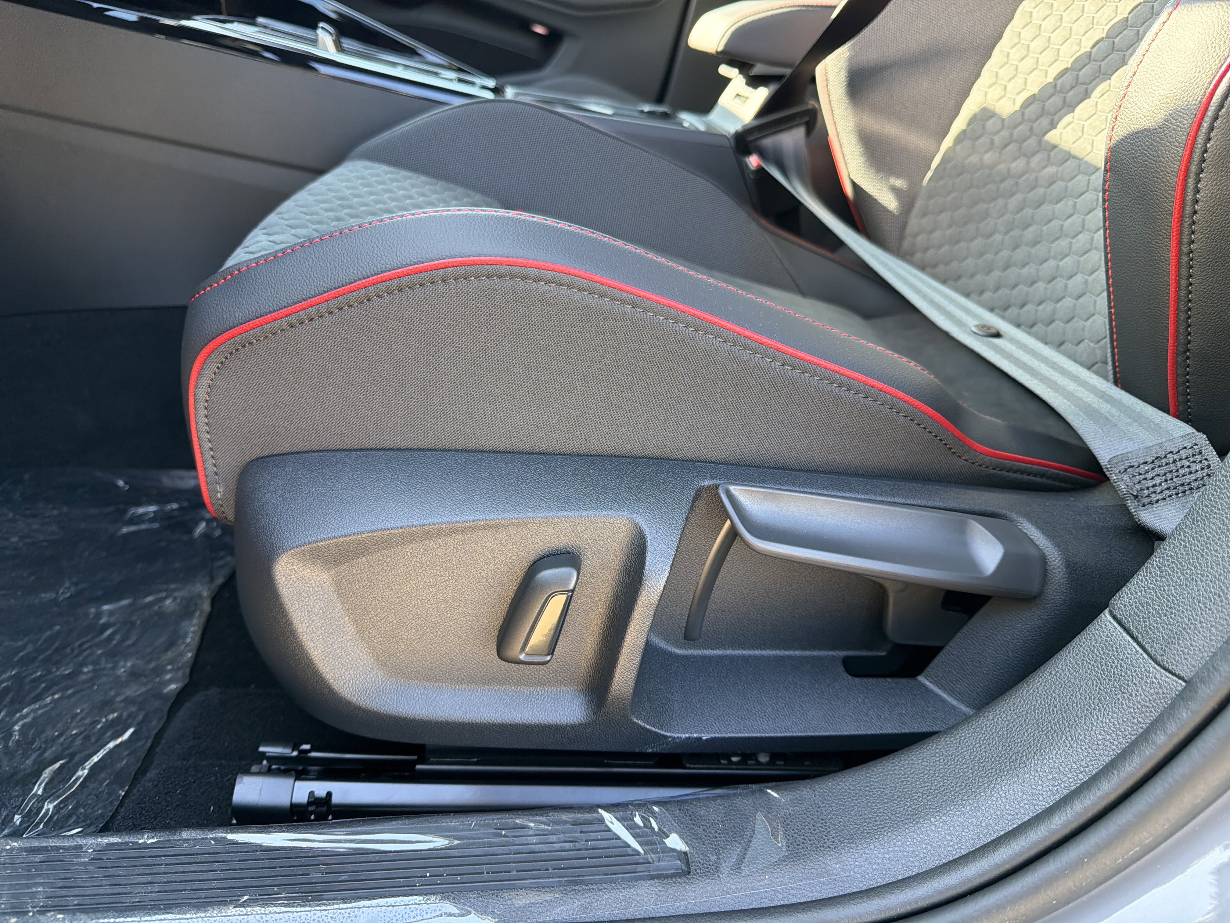 New 2026 Volkswagen GTI SE FWD image 12